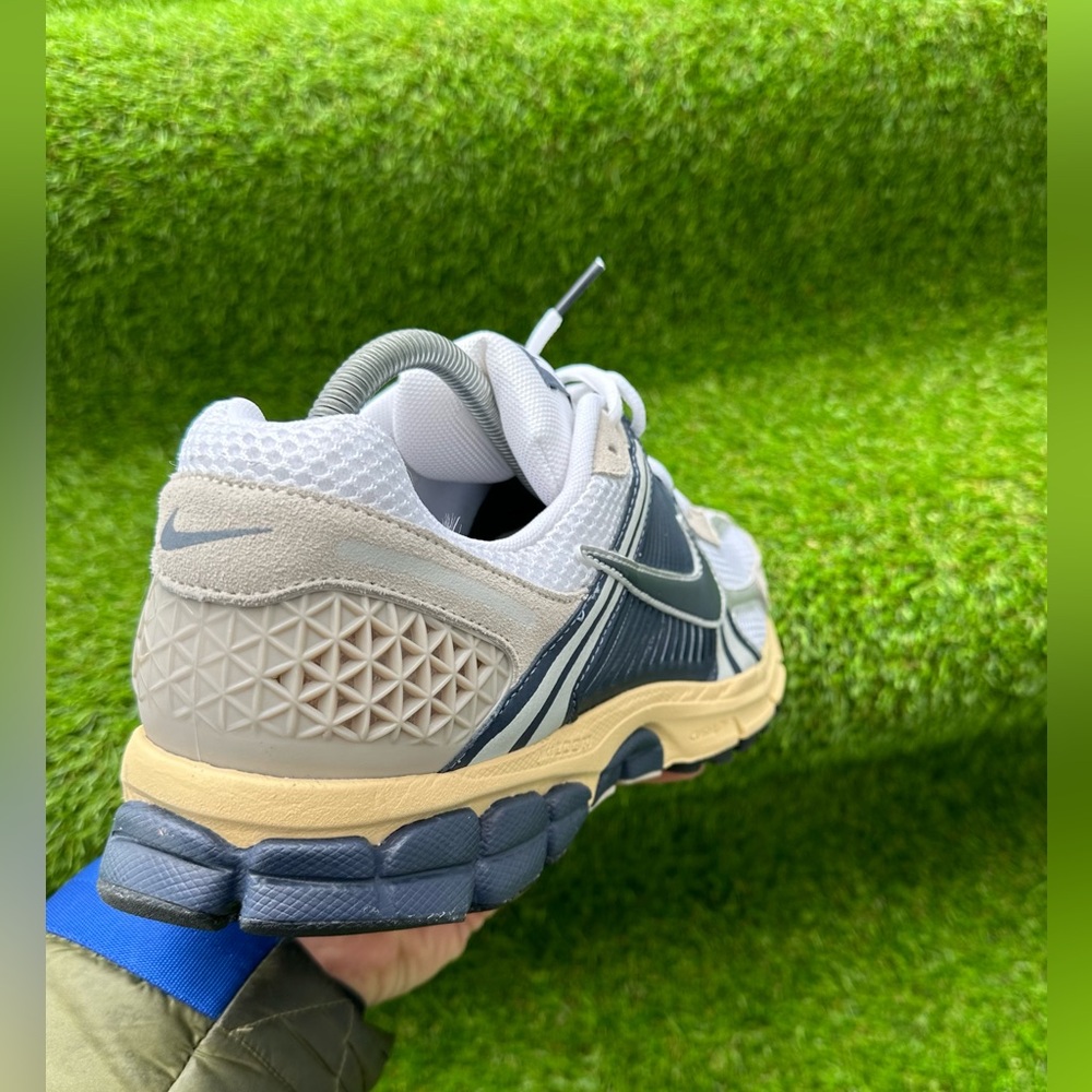 Brand new Nike Zoom Vomero 5 Thunder blue cream men’s running shoes 8,5 - Picture 4 of 7